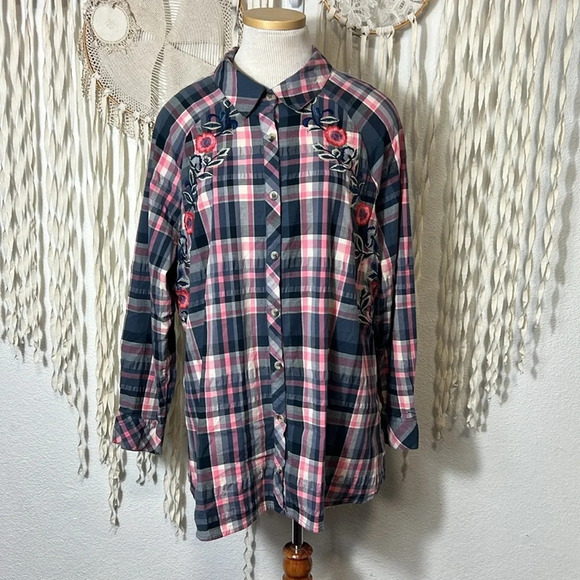 Tolani Collection Plaid Floral Embroidered Button Down Top in 1X - Picture 1 of 8